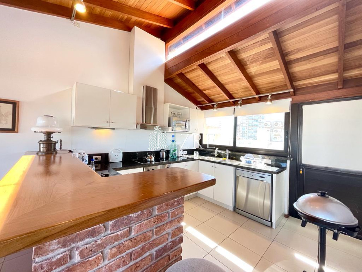 Apartamento ID.176 - Venta Departamento - 2 dormitorios - 3 baños - Peninsula - Punta del Este 