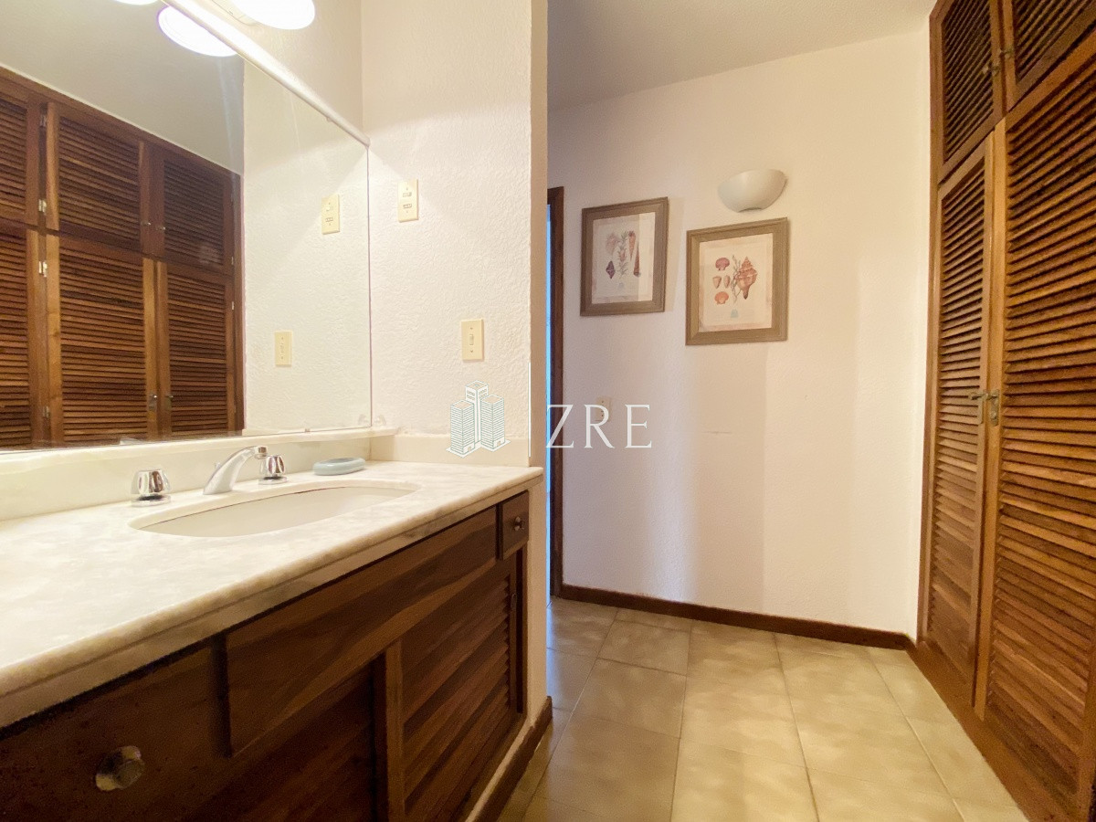 Apartamento ID.434 - Venta apartamento 3 dormitorios, piso alto, Torre tradicional en Punta del Este 