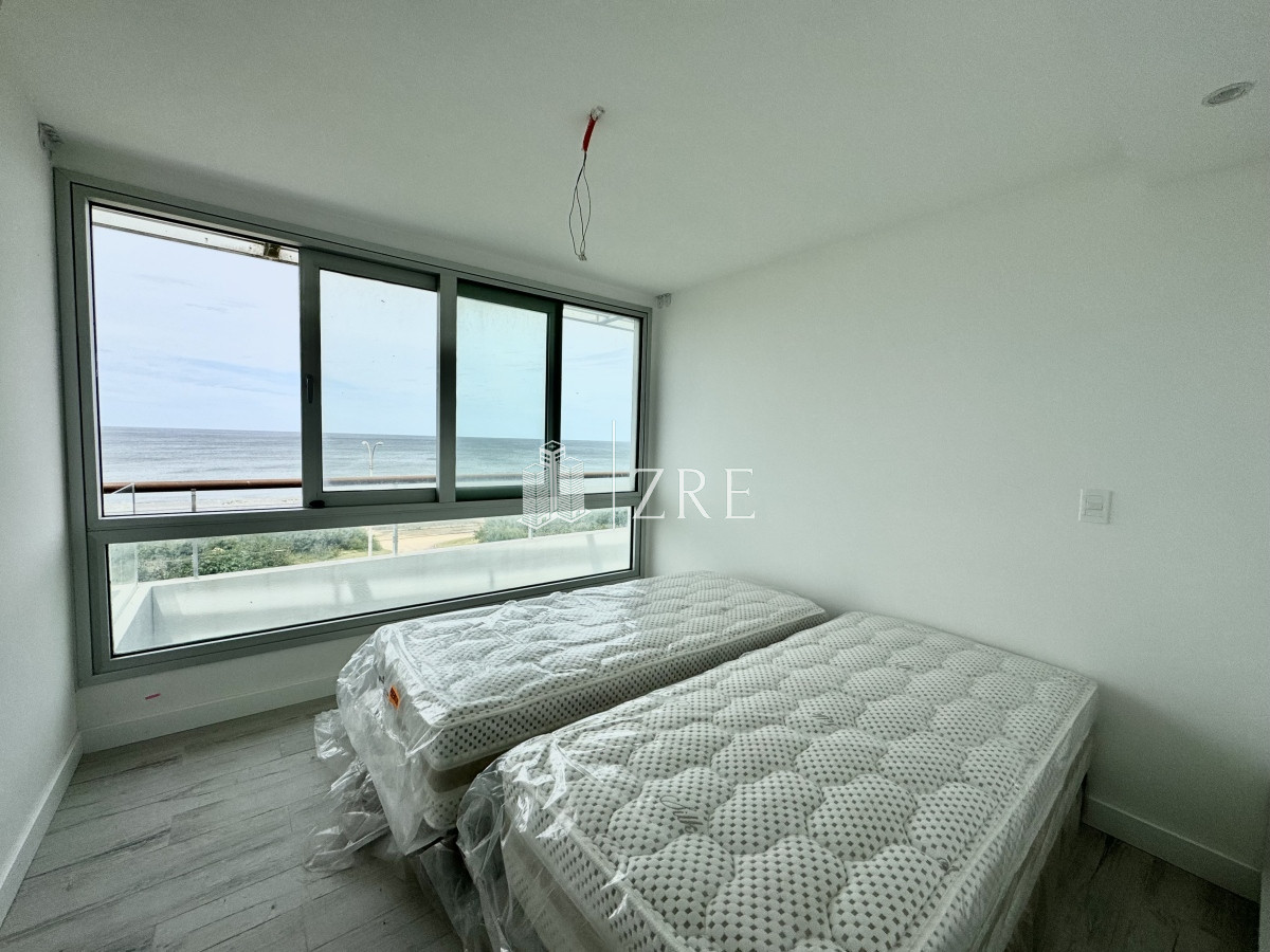Apartamento ID.809 - Venta Penthouse  - 3 Dormitorios + Servicio - Playa Mansa 