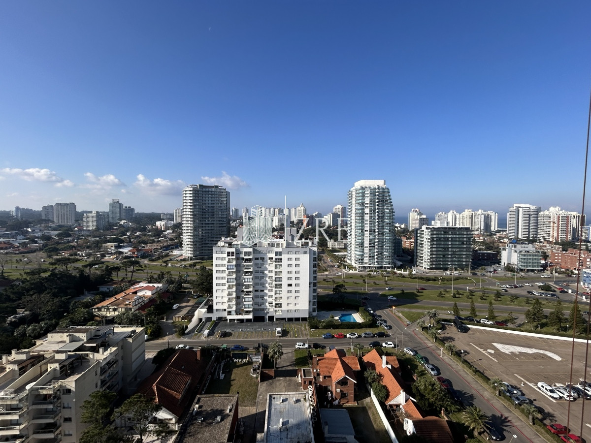 Apartamento ID.736 - Venta apartamento Punta del Este en Playa Mansa con vista al mar. 2 dormitorios