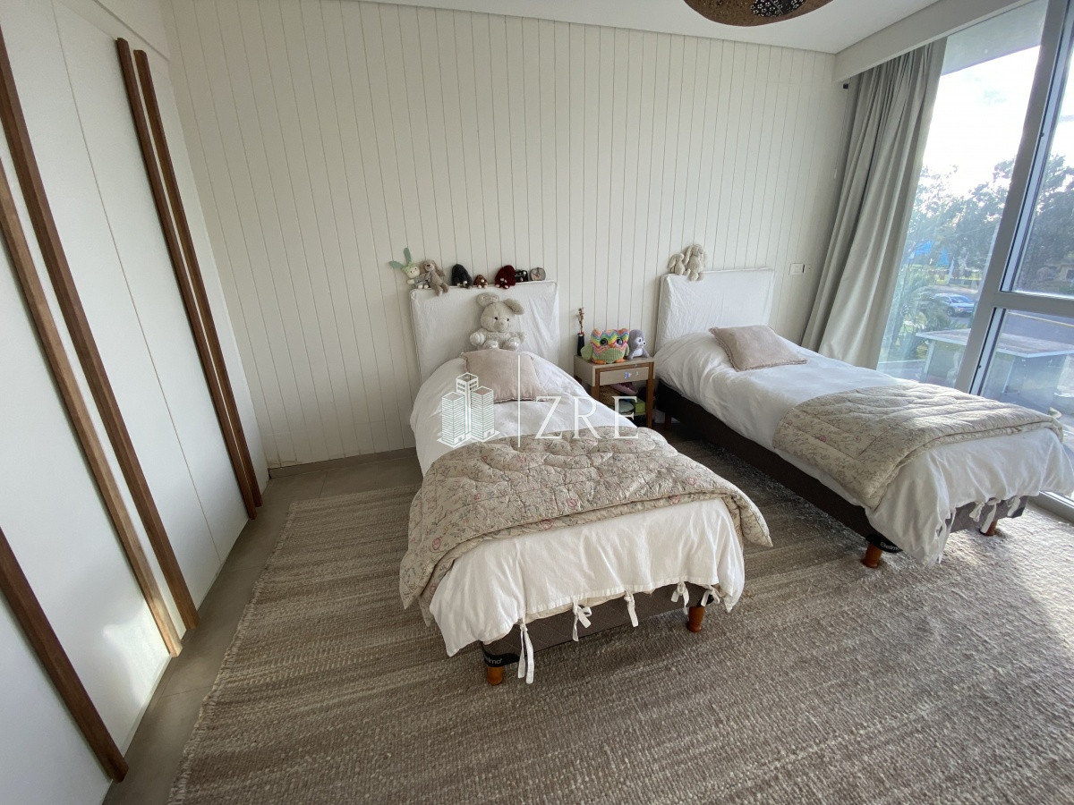 Apartamento ID.533 - Venta apartamento de 4 dormitorios Punta del Este
