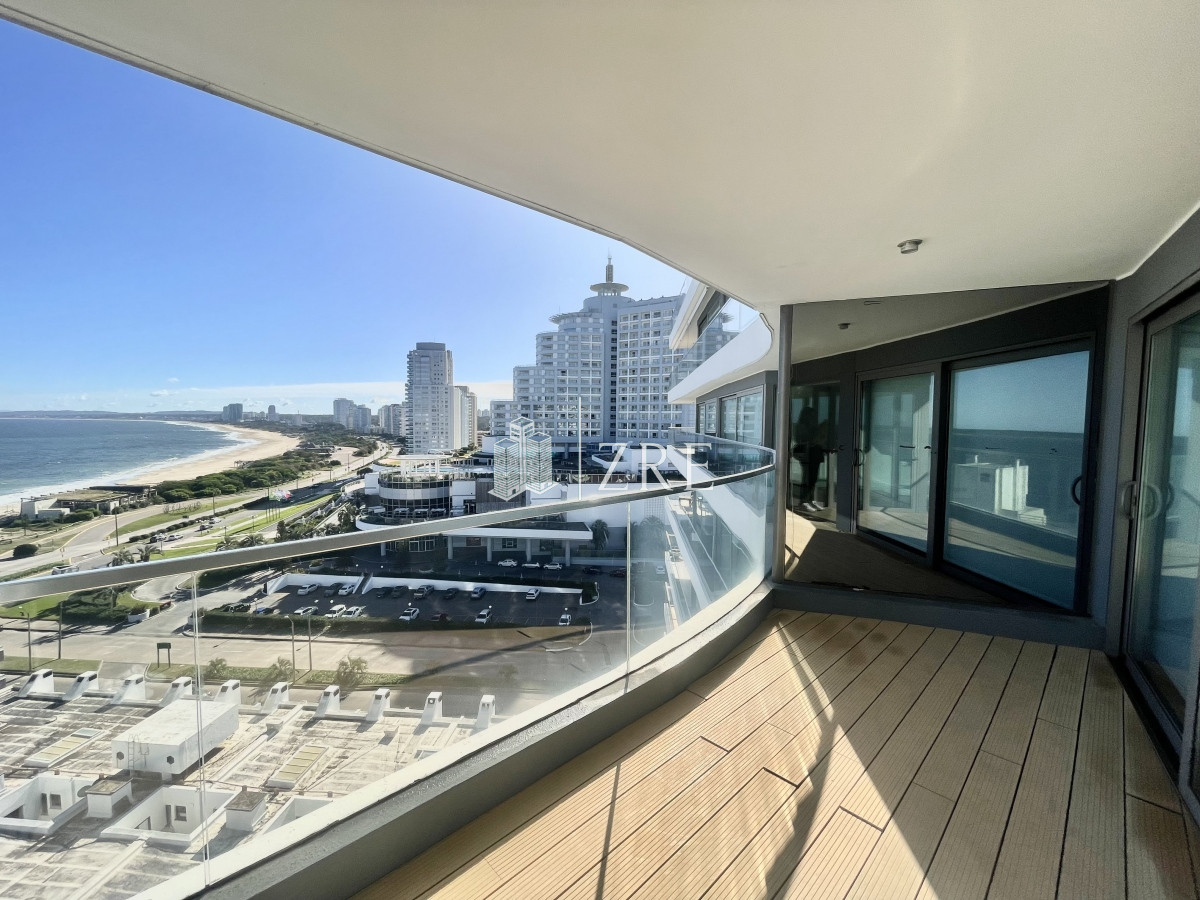Apartamento ID.224 - Venta apartamento. 3 Dormitorios. Playa mansa, Punta del Este.