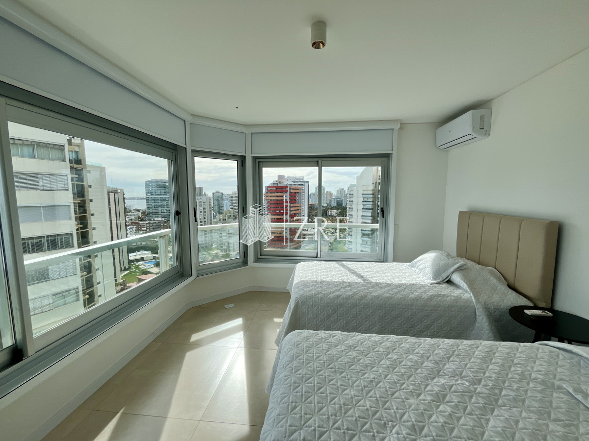 Apartamento ID.668 - Venta apartamento 4 dormitorios. Playa brava, Punta del Este 