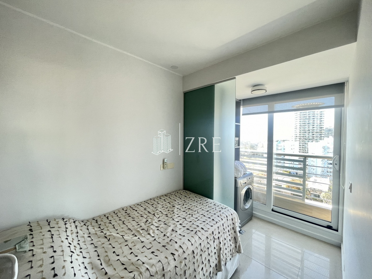 Apartamento ID.225 - Venta Departamento - 3 dormitorios + servicio - Punta Del Este -  Playa Mansa