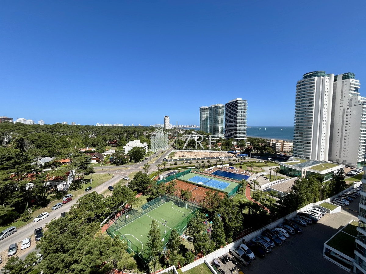 Apartamento ID.137 - Venta apartamento 3 dormitorios más dependencia, playa mansa. Punta del Este 