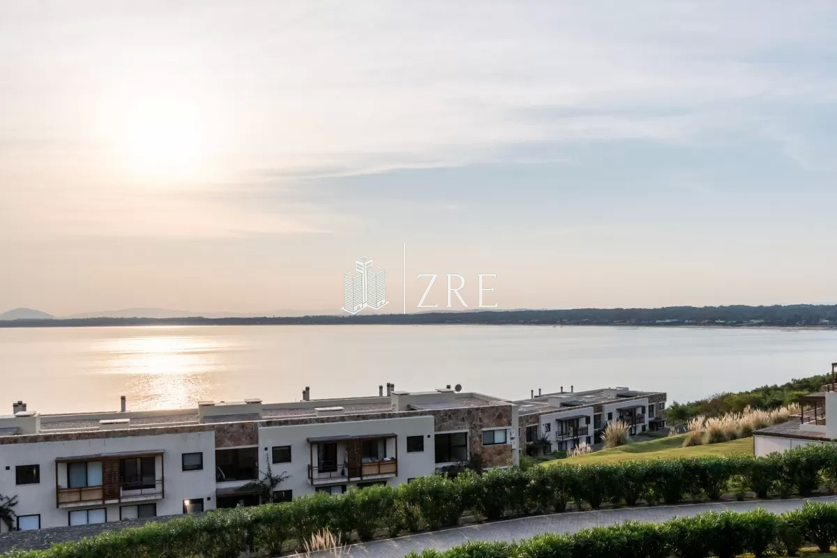 Apartamento ID.269 - Venta apartamento 3 dormitorios más dependencia Punta Ballena 