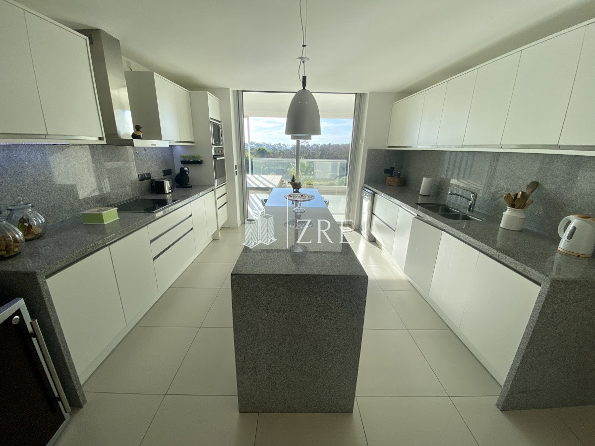Apartamento ID.341 - Venta apartamento 4 dormitorios, playa brava Punta del Este 