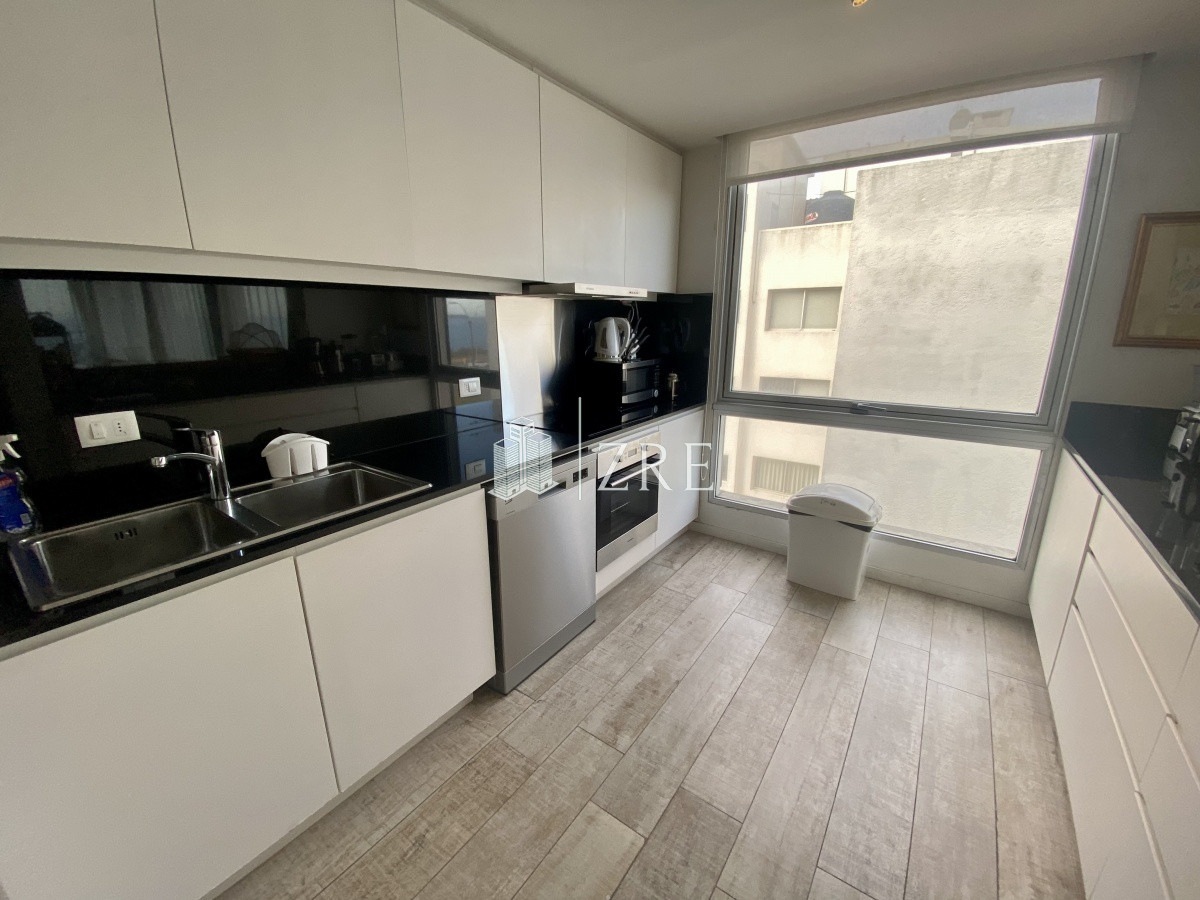 Apartamento ID.335 - Venta apartamento 3 dormitorios playa mansa Punta del Este