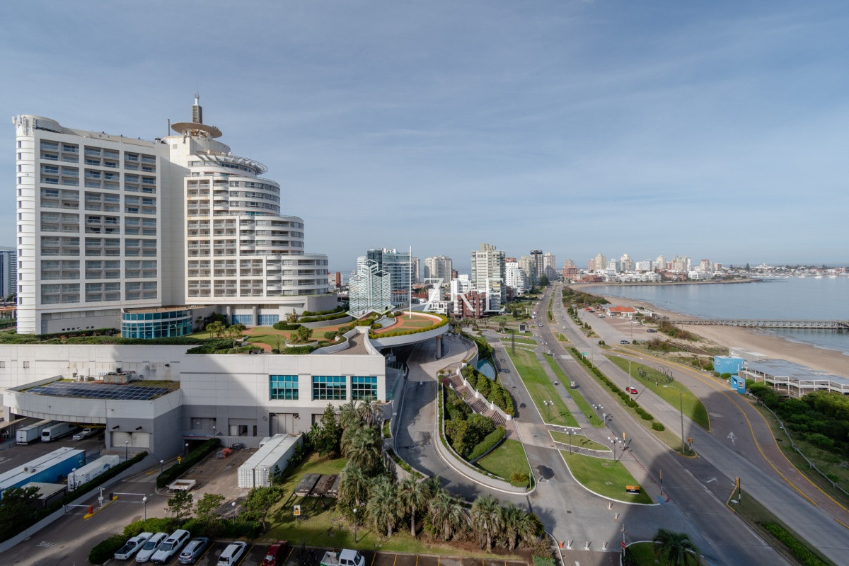 Apartamento ID.509 - Venta apartamento 3 dormitorios playa mansa Punta del Este