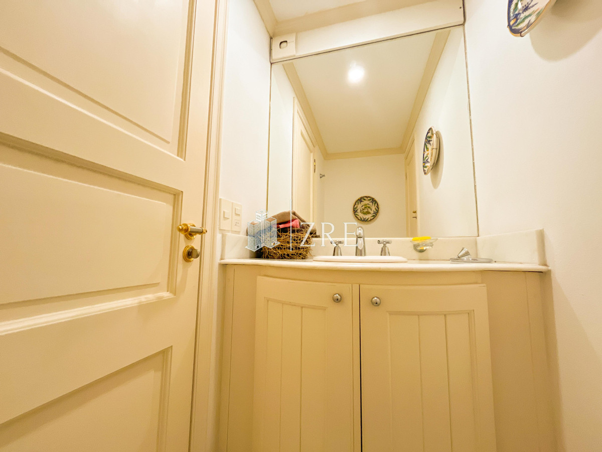 Apartamento ID.985 - Venta y alquiler apartamento en Península, Punta del Este 