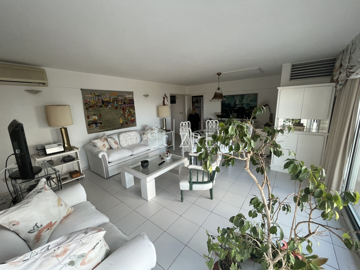 Apartamento ID.132 - Venta aparartamento en Peninsula Punta del Este, 2 dormitorios 2 baños