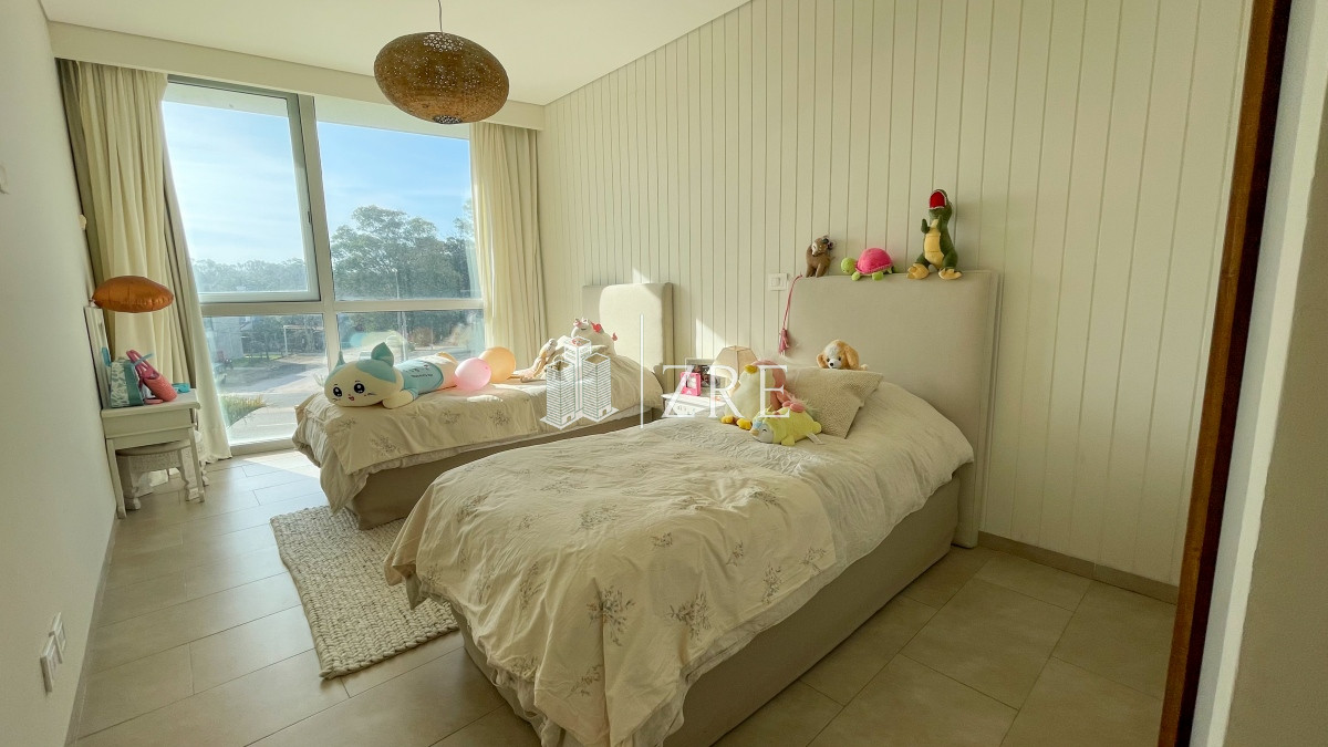 Apartamento ID.533 - Venta apartamento de 4 dormitorios Punta del Este