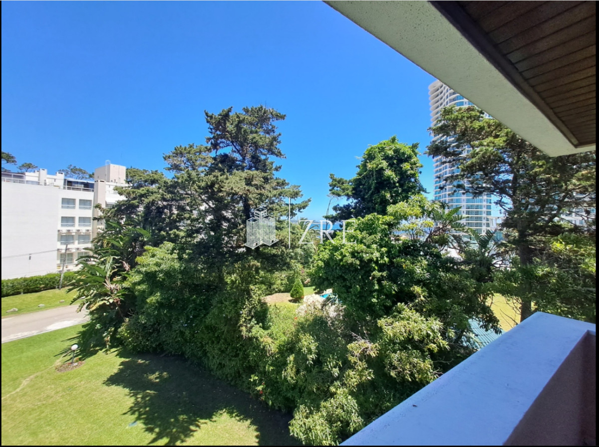 Apartamento ID.614 - Venta apartamento 3 dormitorios. Playa mansa, Punta del Este 