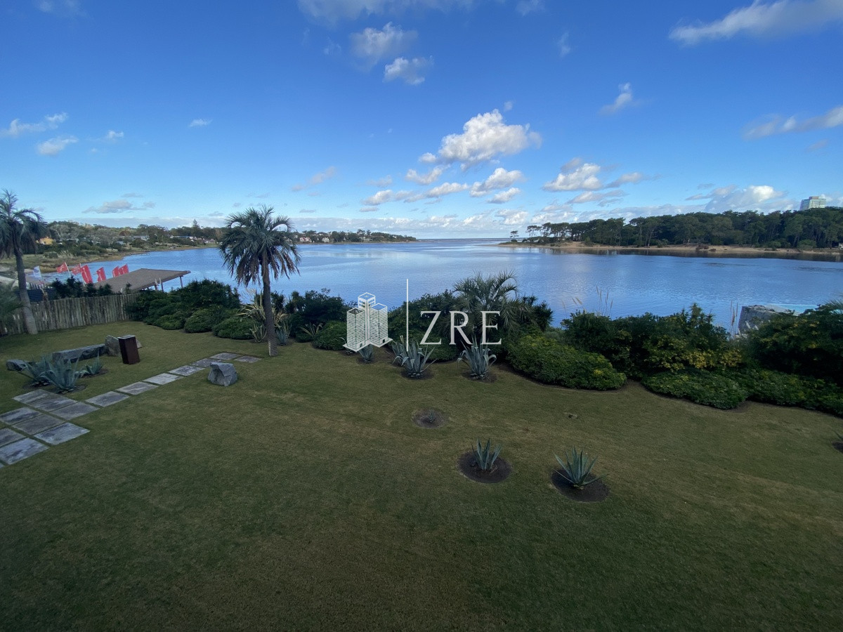 Apartamento ID.533 - Venta apartamento de 4 dormitorios Punta del Este