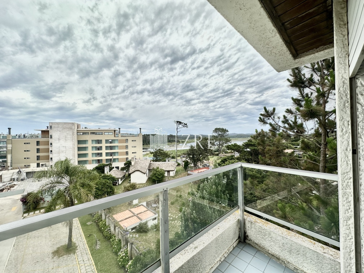 Apartamento ID.801 - Venta Apartamento - 3 Dormitorios 3 Baños - Primera linea Playa Mansa 