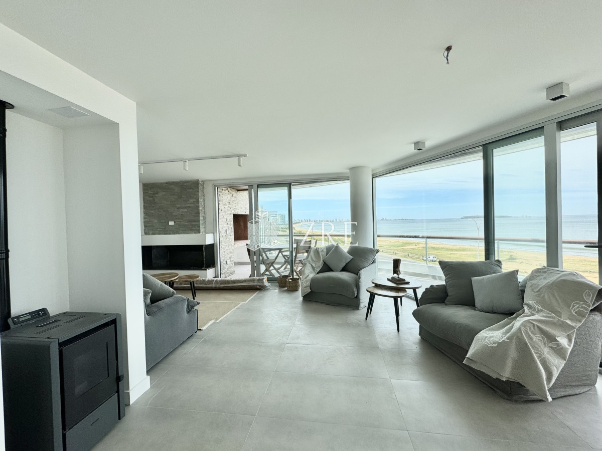 Apartamento ID.809 - Venta Penthouse  - 3 Dormitorios + Servicio - Playa Mansa 