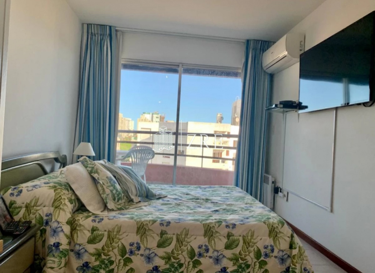 Apartamento ID.472 - Venta apartamento Frente al Mar, Playa Mansa en Venta Dos Dormitorios y Parrillero