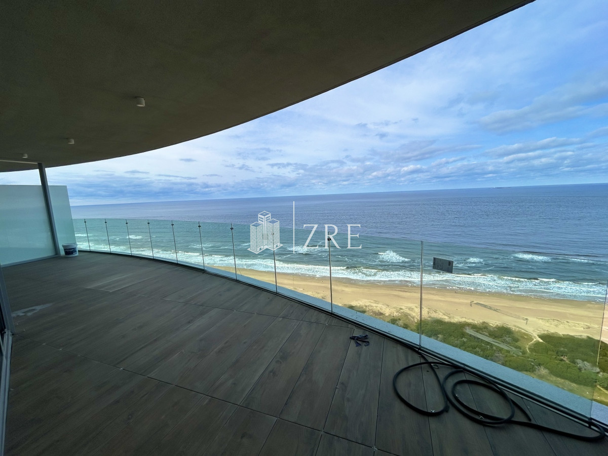 Apartamento ID.106 - Venta Penthouse Duplex Punta del Este con vista al mar. 4 dormitorios