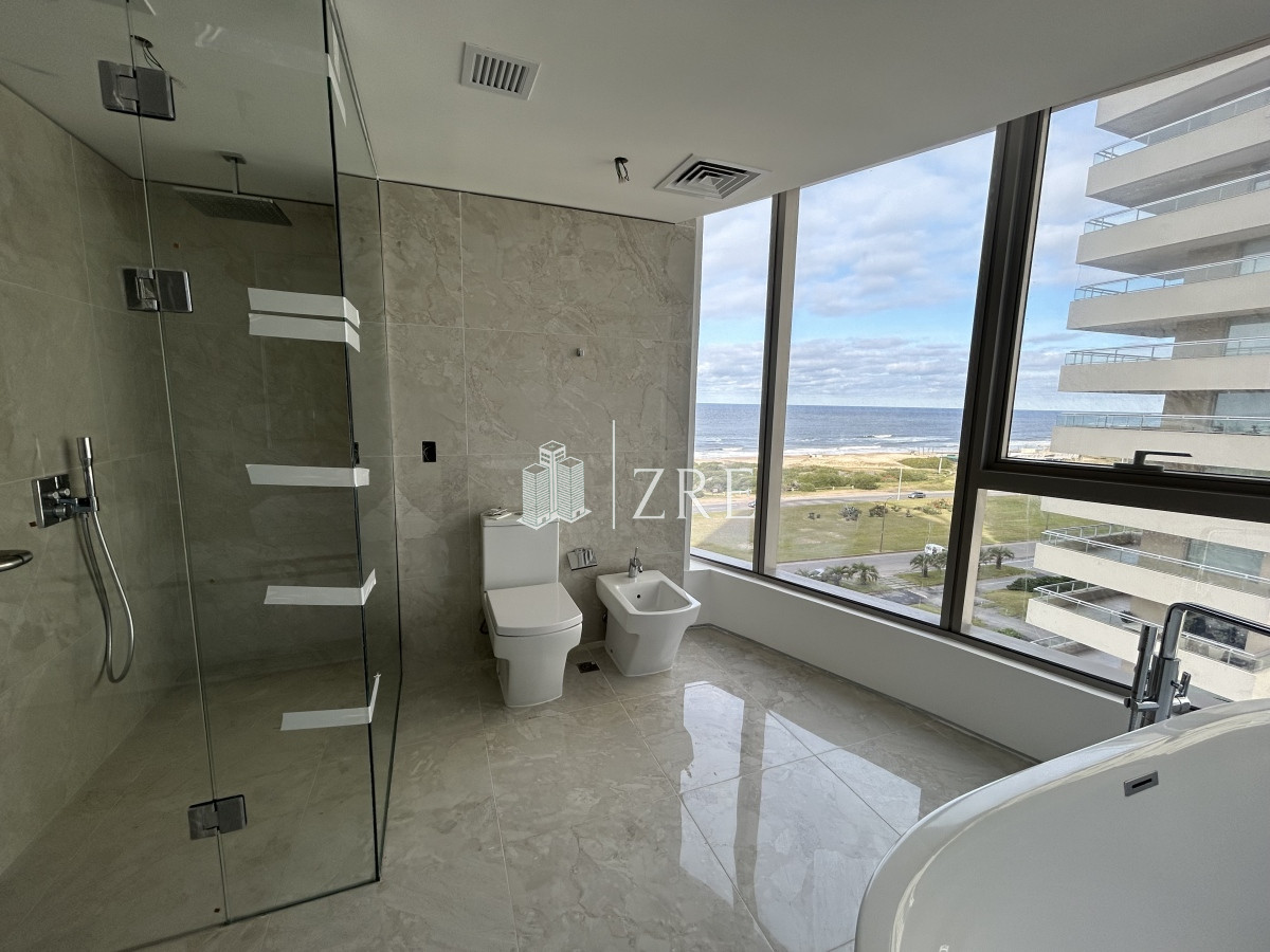 Apartamento ID.105 - Venta apartamento Punta del Este con espectacular vista al mar. 4 dormitorios