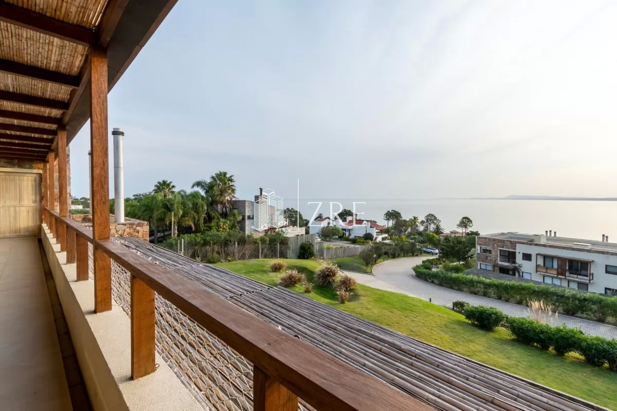 Apartamento ID.269 - Venta apartamento 3 dormitorios más dependencia Punta Ballena 