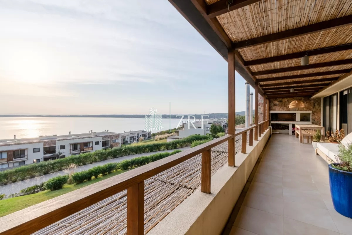 Apartamento ID.269 - Venta apartamento 3 dormitorios más dependencia Punta Ballena 