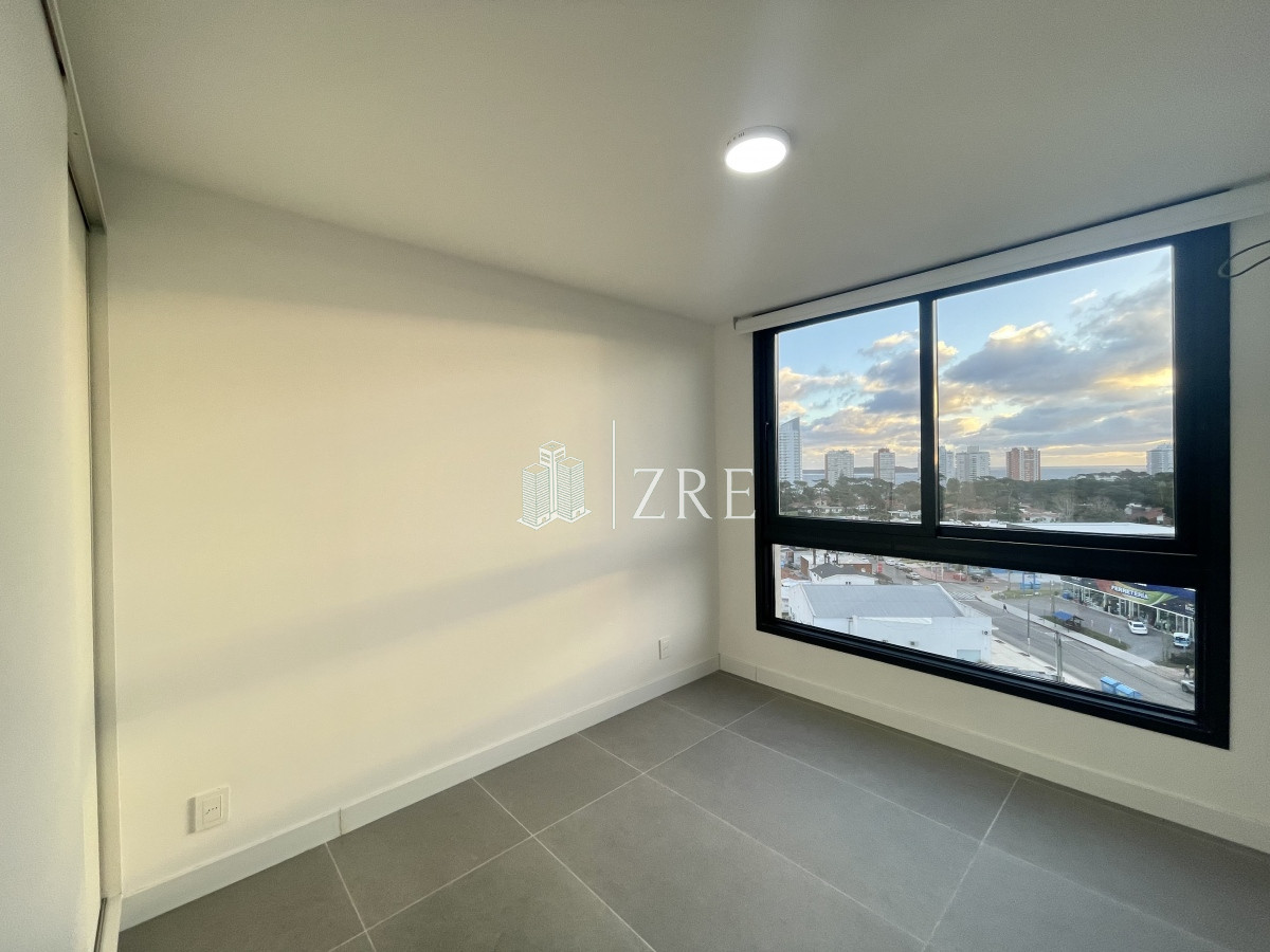 Apartamento ID.236 - Alquiler Anual - Apartamento 1 dormitorio y medio - Vista al Mar - Punta Del Este