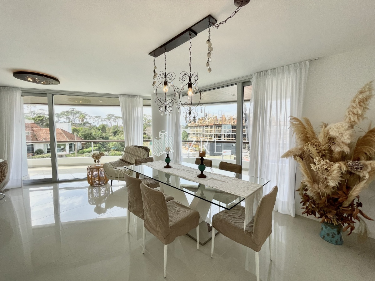 Apartamento ID.235 - venta apartamento 2 dormitorios  2 baños  Parrillero. Playa mansa, Punta del Este 