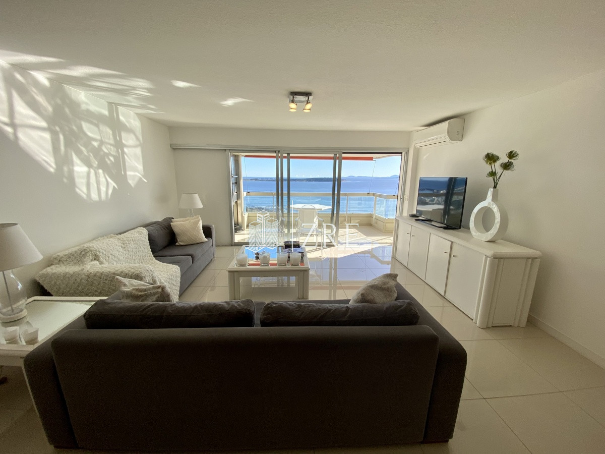 Apartamento ID.462 - Venta apartamento 4 dormitorios playa mansa Punta del Este