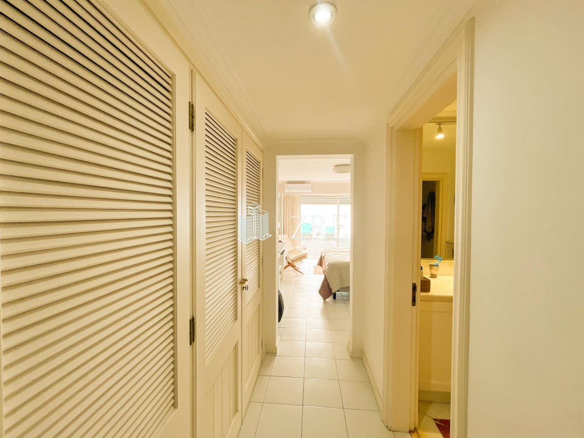 Apartamento ID.985 - Venta y alquiler apartamento en Península, Punta del Este 