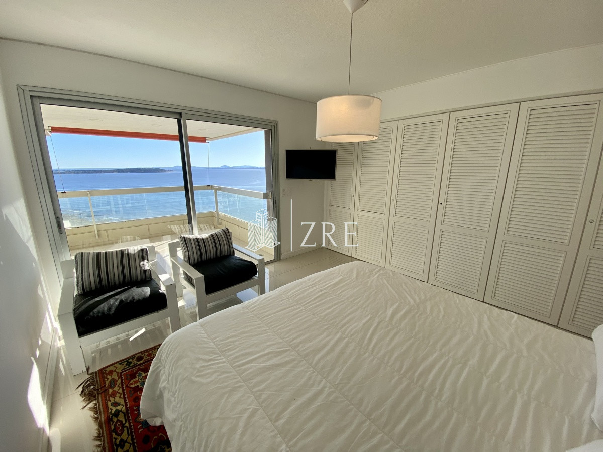 Apartamento ID.462 - Venta apartamento 4 dormitorios playa mansa Punta del Este