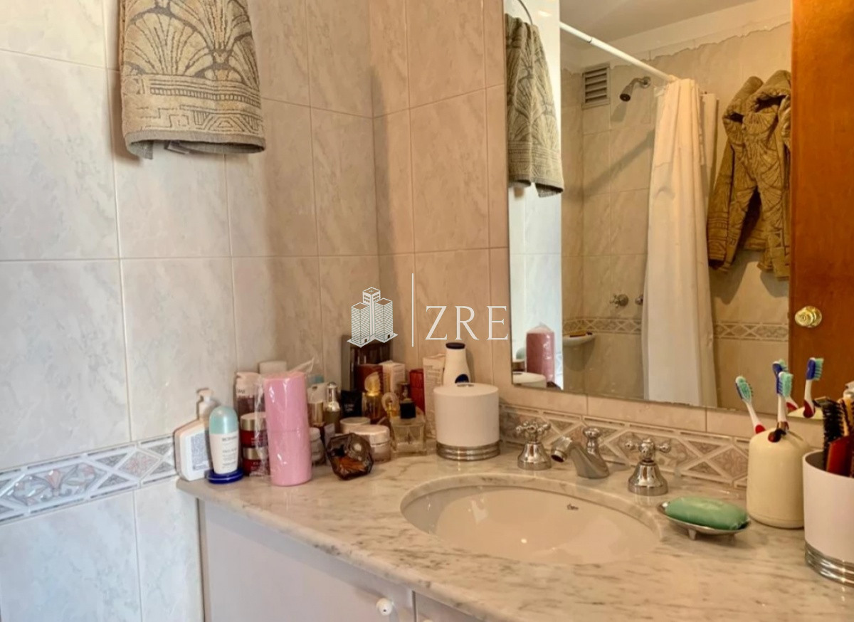 Apartamento ID.472 - Venta apartamento Frente al Mar, Playa Mansa en Venta Dos Dormitorios y Parrillero