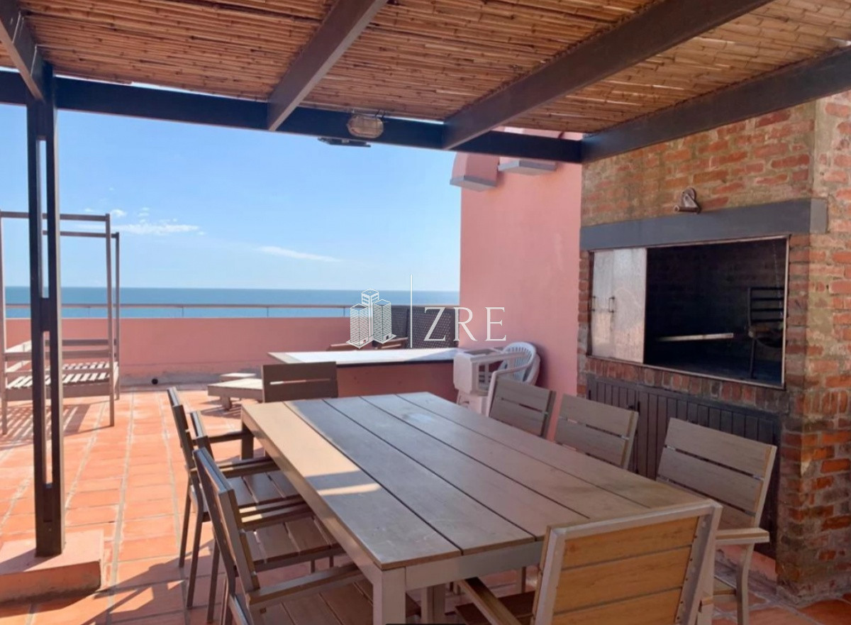 Apartamento ID.472 - Venta apartamento Frente al Mar, Playa Mansa en Venta Dos Dormitorios y Parrillero
