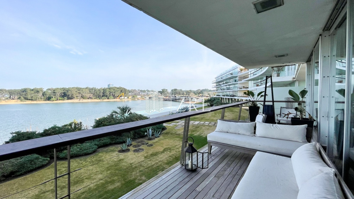 Apartamento ID.533 - Venta apartamento de 4 dormitorios Punta del Este