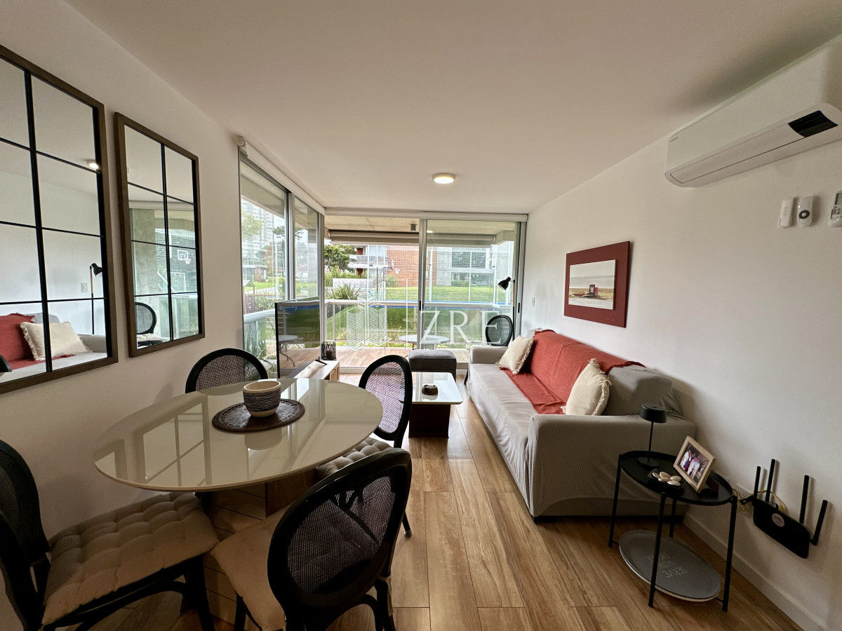 Apartamento ID.660 - Venta apartamento 2 dormitorios. Playa mansa, Punta del Este. 