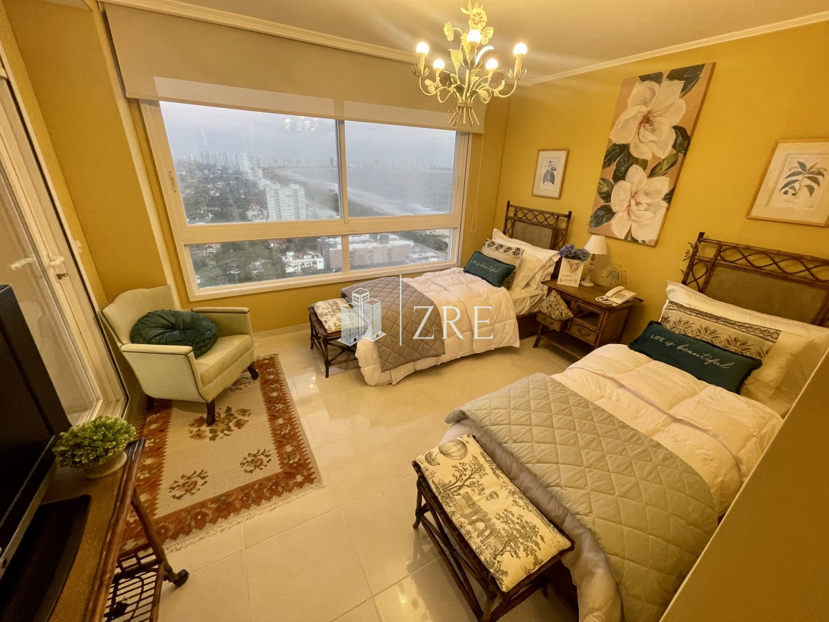 Apartamento ID.419 - Venta apartamento en playa mansa, primera línea, Punta del Este