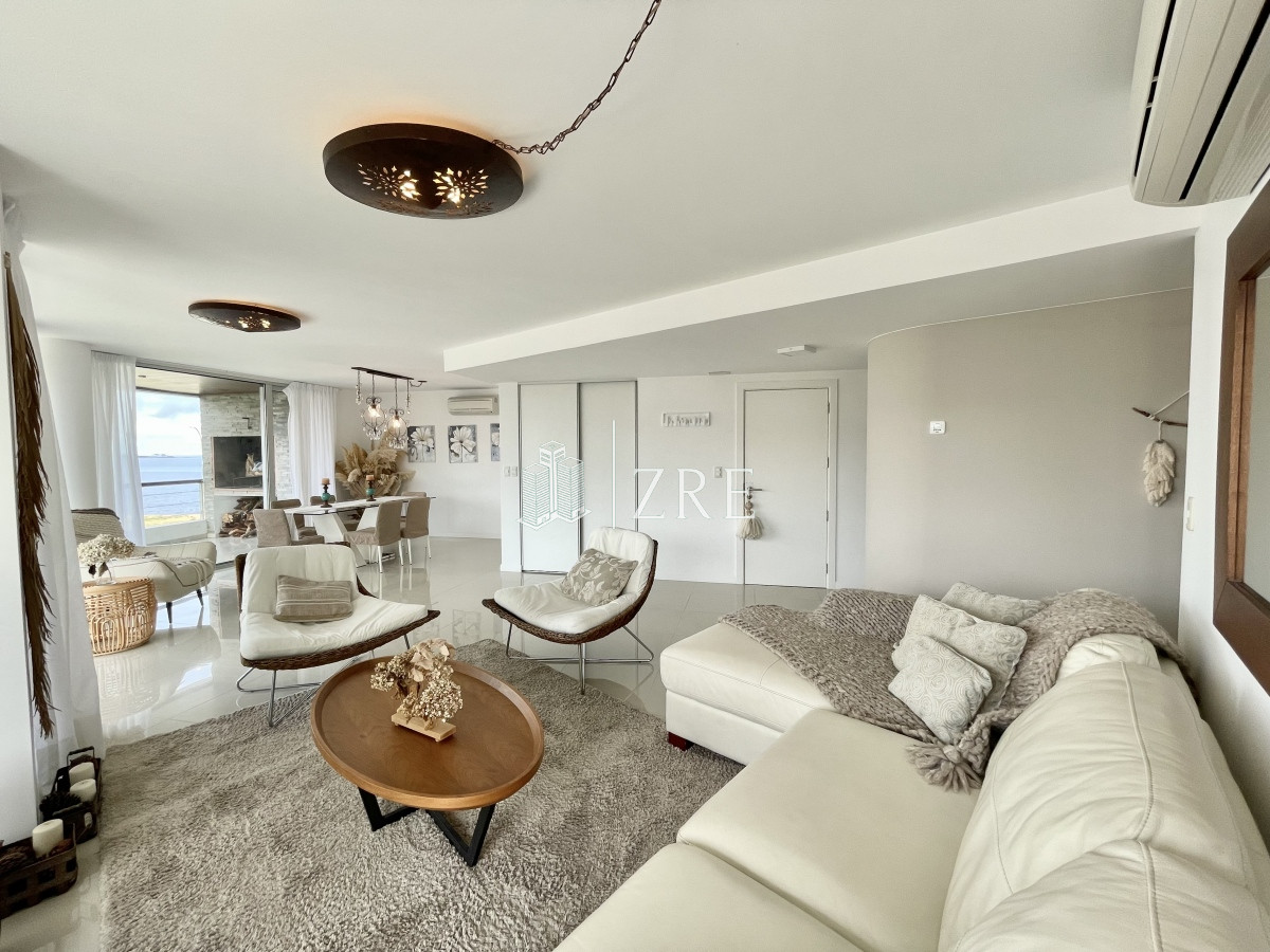 Apartamento ID.235 - venta apartamento 2 dormitorios  2 baños  Parrillero. Playa mansa, Punta del Este 