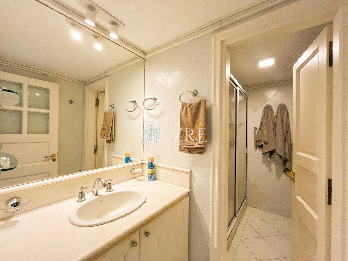 Apartamento ID.985 - Venta y alquiler apartamento en Península, Punta del Este 