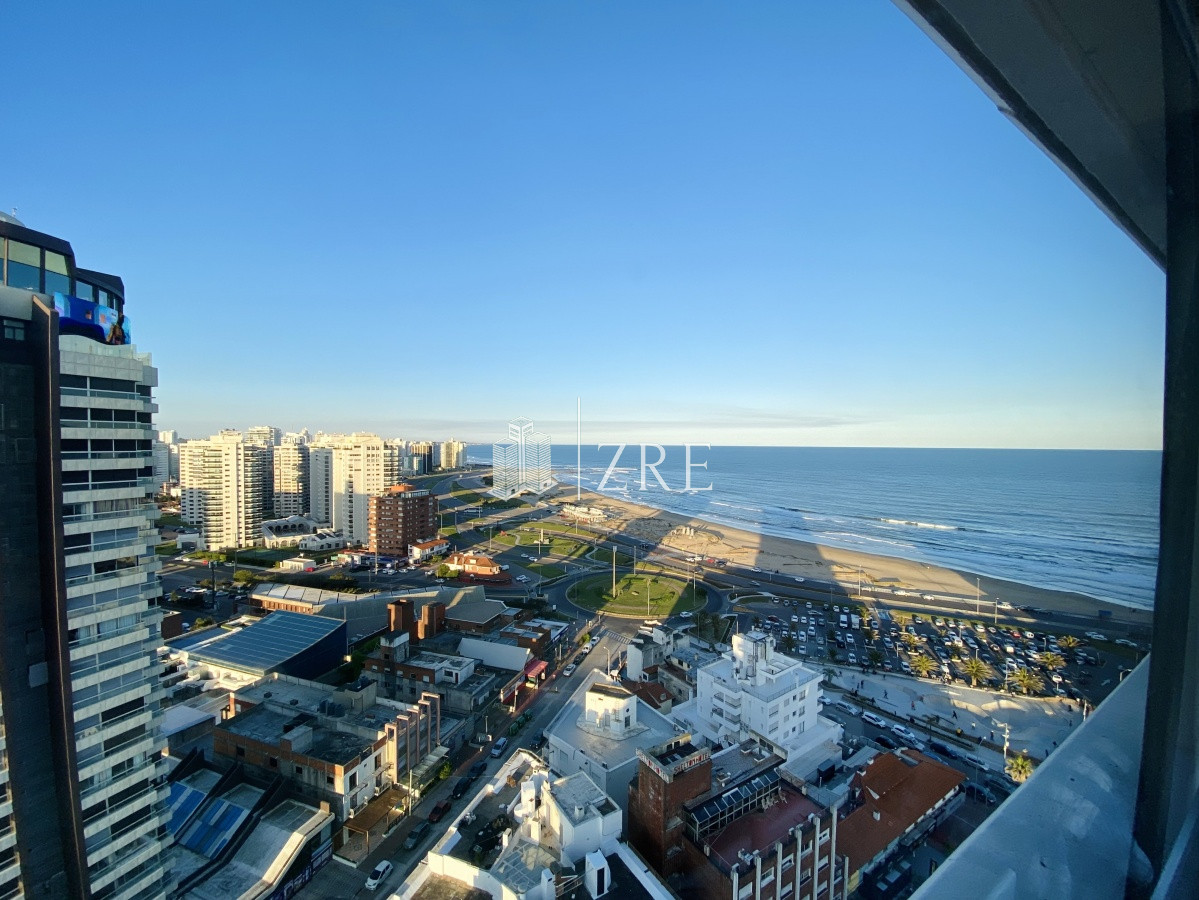 Apartamento ID.434 - Venta apartamento 3 dormitorios, piso alto, Torre tradicional en Punta del Este 