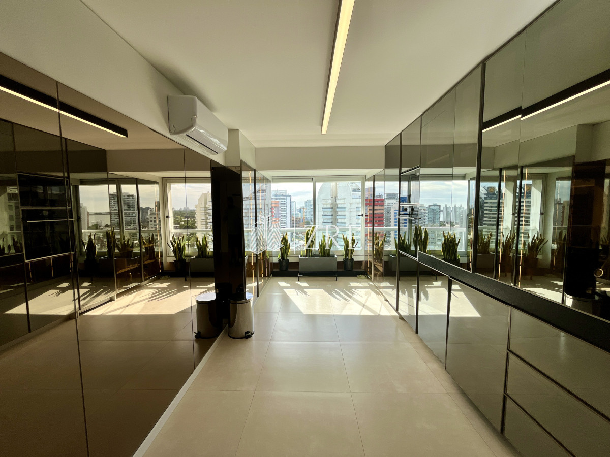 Apartamento ID.668 - Venta apartamento 4 dormitorios. Playa brava, Punta del Este 