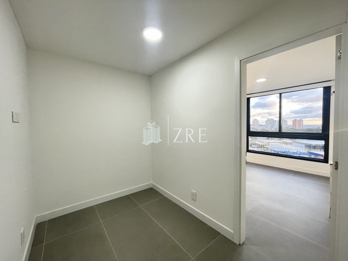 Apartamento ID.236 - Alquiler Anual - Apartamento 1 dormitorio y medio - Vista al Mar - Punta Del Este