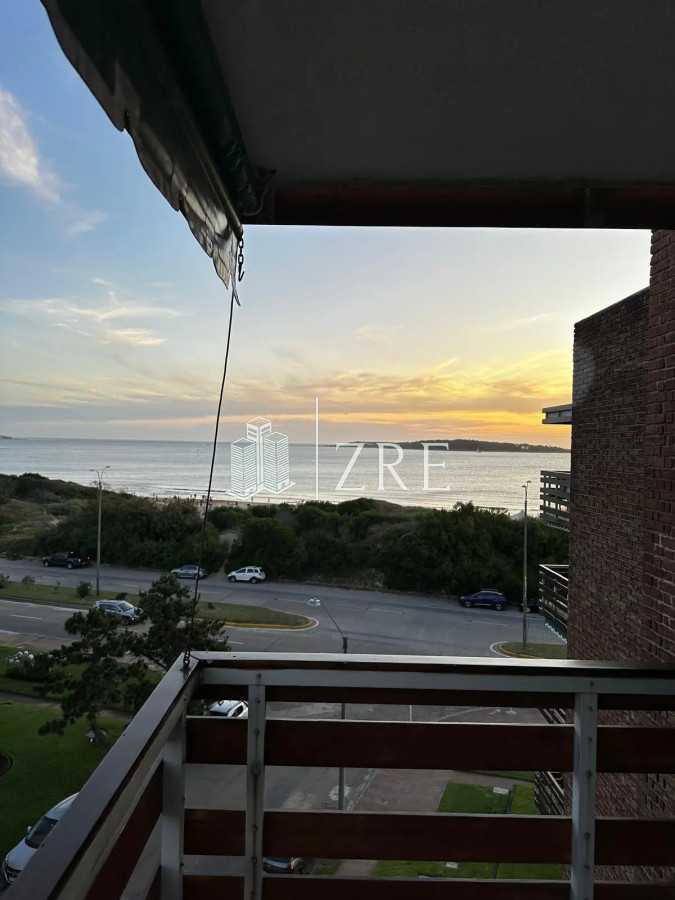 Apartamento ID.657 - Venta apartamento dos dormitorios. Playa mansa, Punta Del Este.
