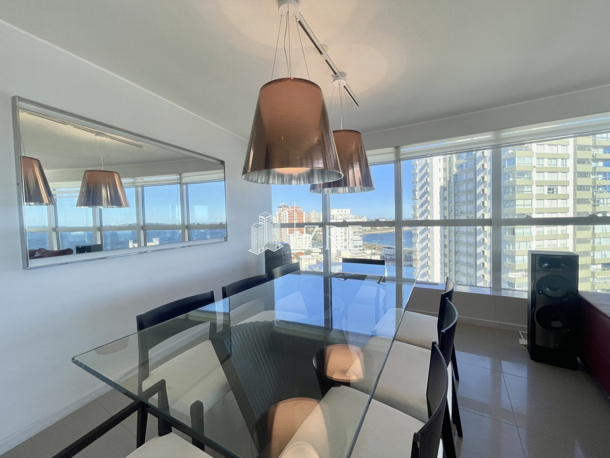 Apartamento ID.225 - Venta Departamento - 3 dormitorios + servicio - Punta Del Este -  Playa Mansa