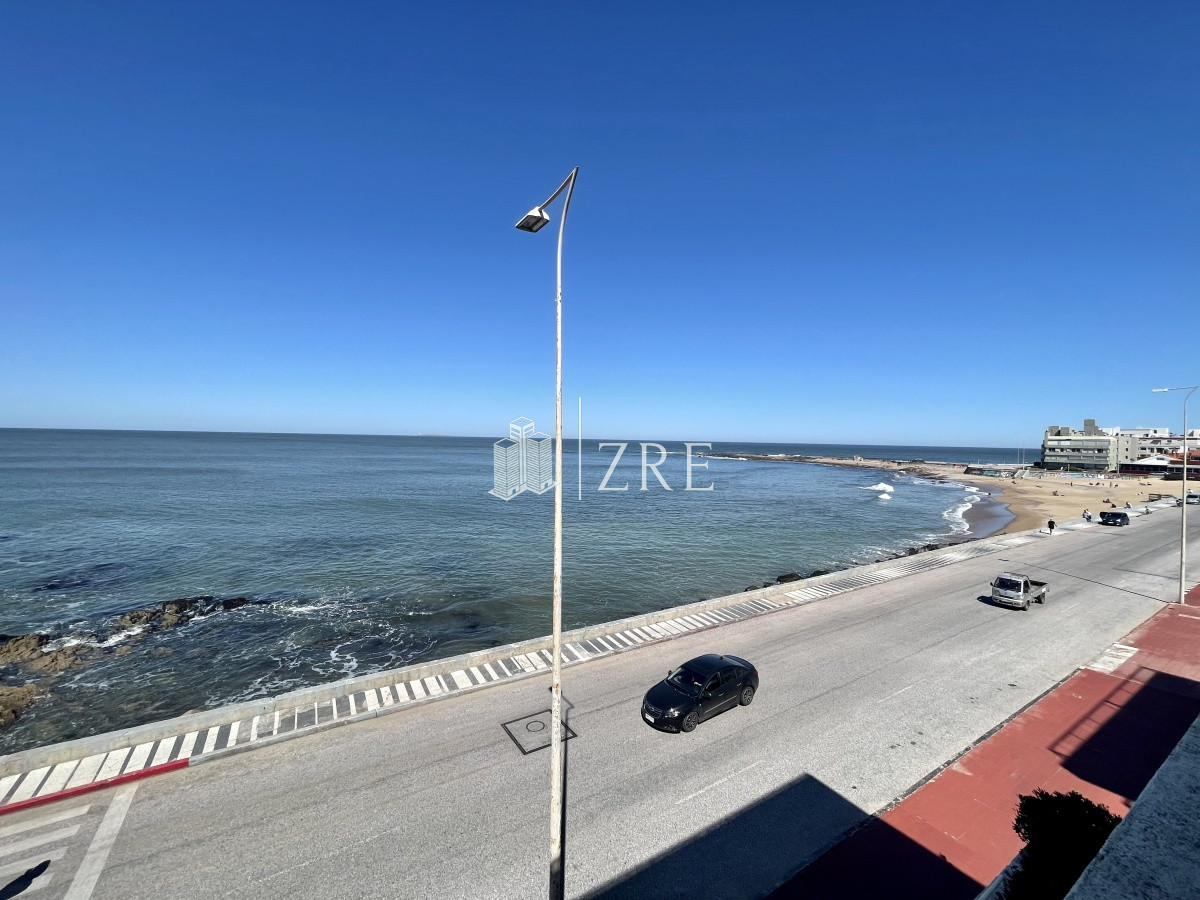 Apartamento ID.473 - Venta Apartamento en primera línea, Playa Brava, Punta del Este.