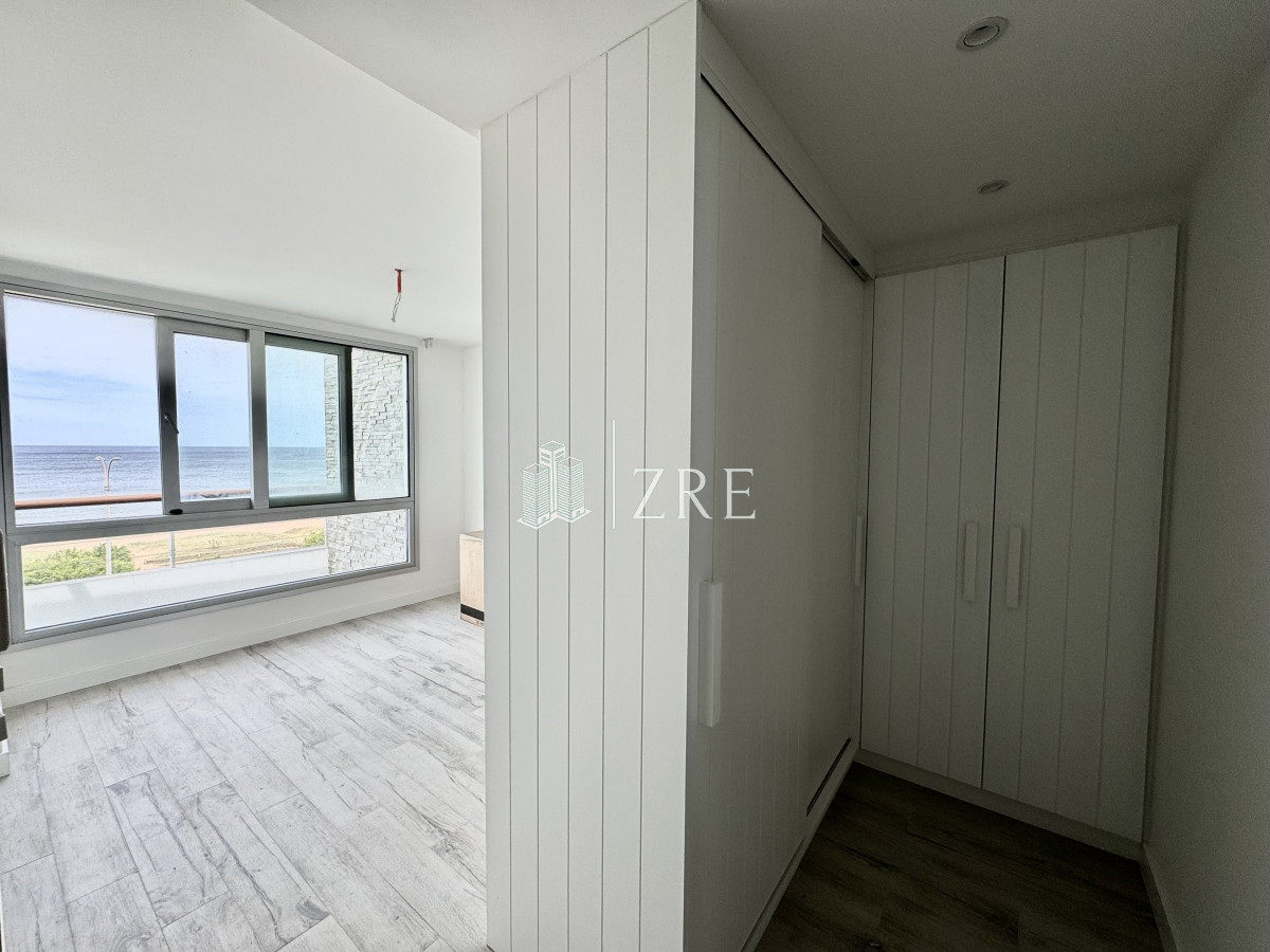 Apartamento ID.809 - Venta Penthouse  - 3 Dormitorios + Servicio - Playa Mansa 