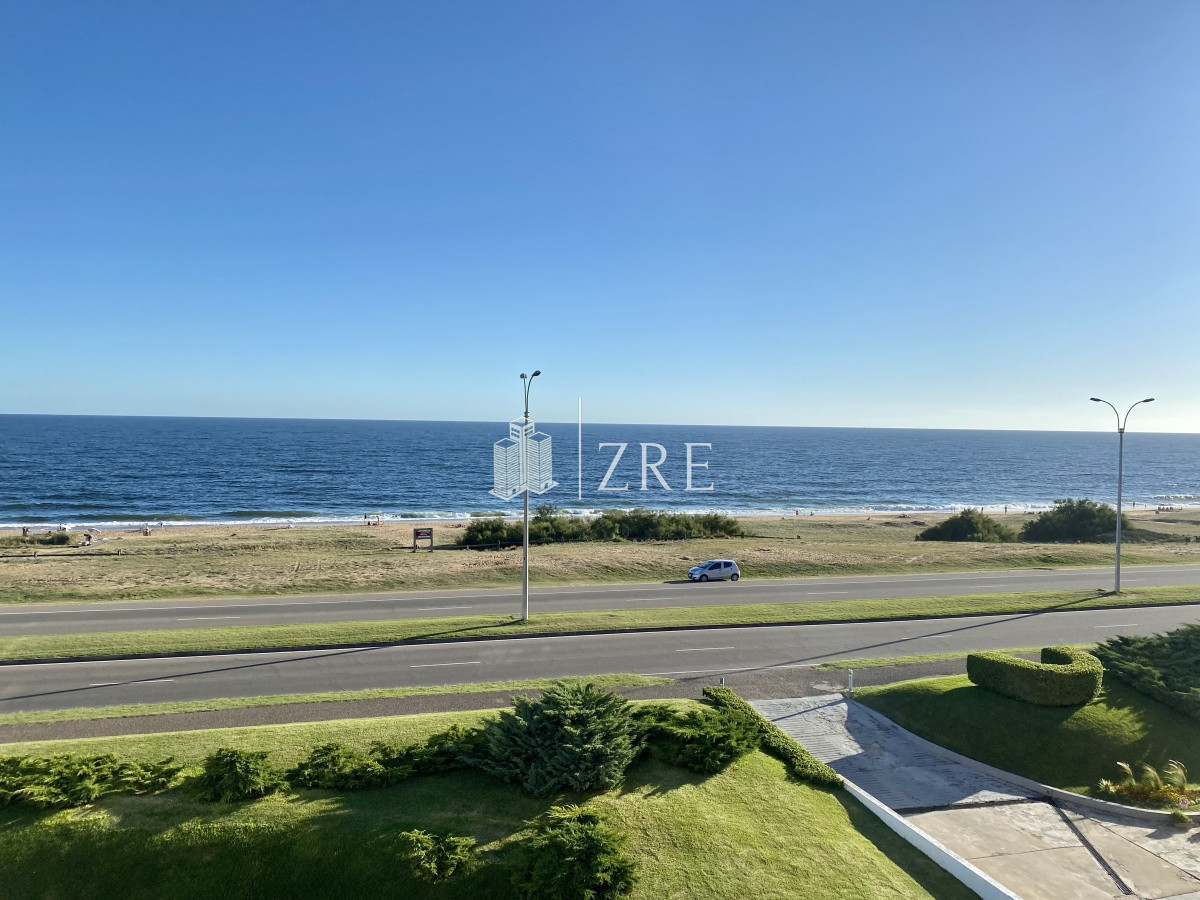 Apartamento ID.374 - Venta apartamento Penthouse primera linea de Playa Mansa!