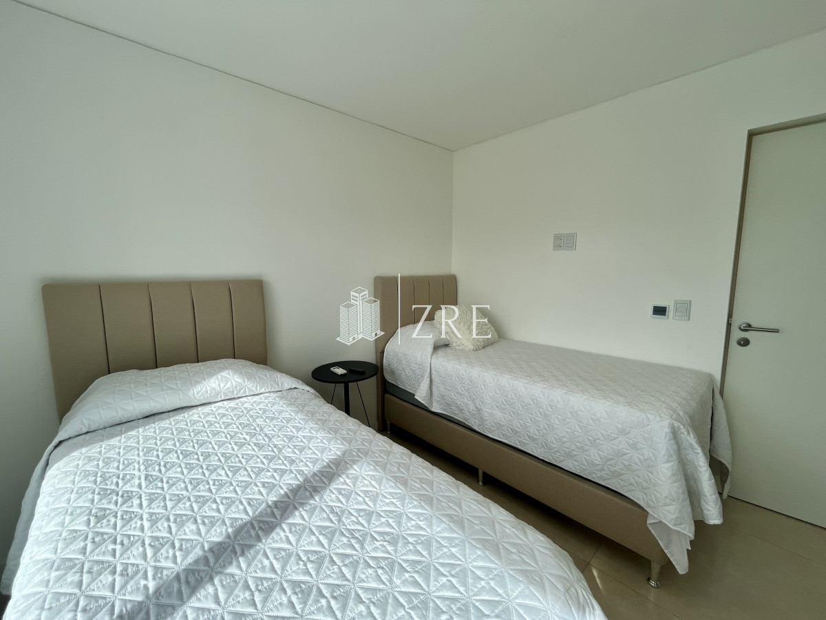 Apartamento ID.668 - Venta apartamento 4 dormitorios. Playa brava, Punta del Este 