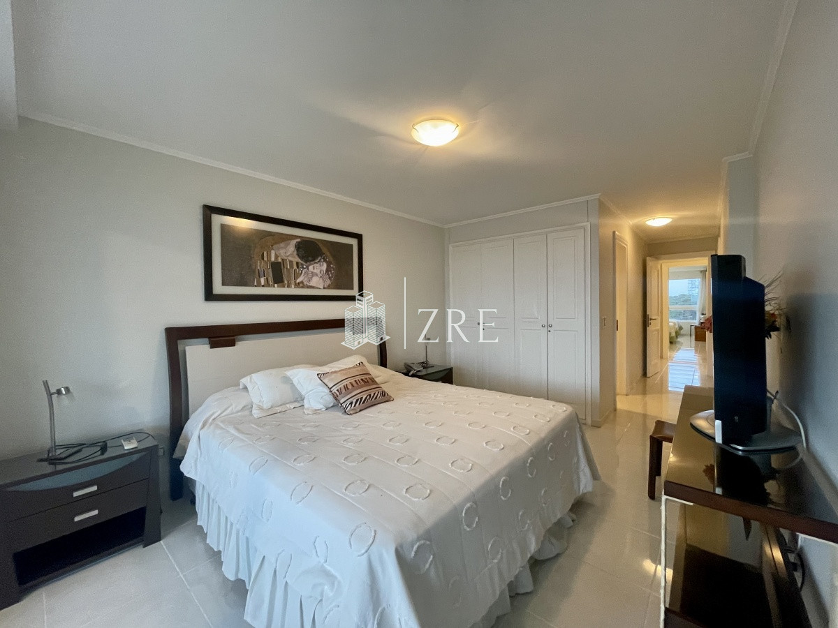 Apartamento ID.419 - Venta apartamento en playa mansa, primera línea, Punta del Este