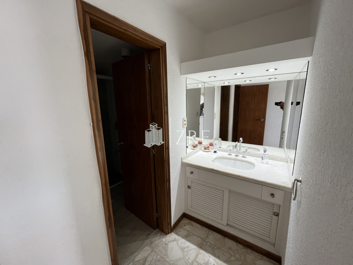 Apartamento ID.639 - Venta de apartamento tres dormitorios. 