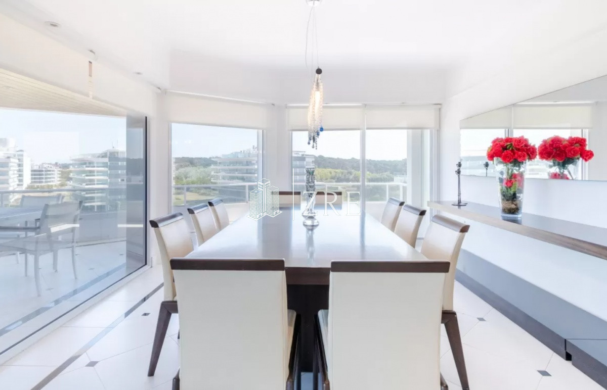 Apartamento ID.350 - Venta duplex 4 dormitorios playa brava Punta del Este