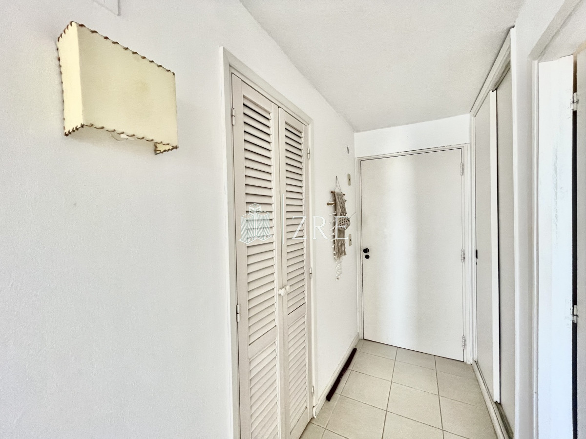 Apartamento ID.160 - Venta apartamento 1 dormitorio con vista al mar. Península, Punta del Este.  